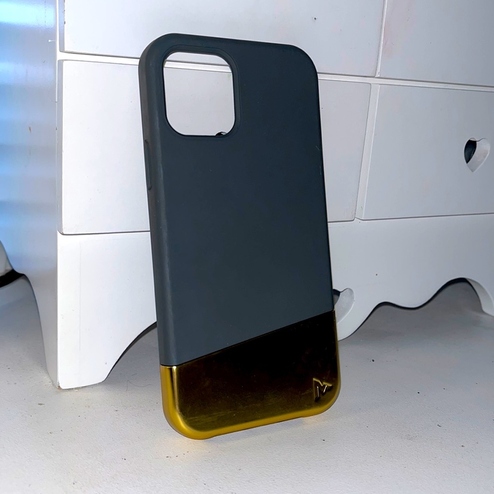 iPhone 12/12 Pro case